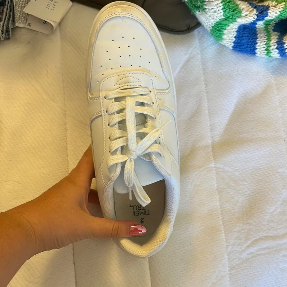 Time and Tru White Casual Sneakers - Picture 3 of 4